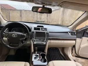 Toyota Camry XLE 4dr Sedan w/Prod. End 11/13 (3.5L 6cyl 6A) 2014 Gold