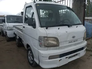 Bus 2004 White