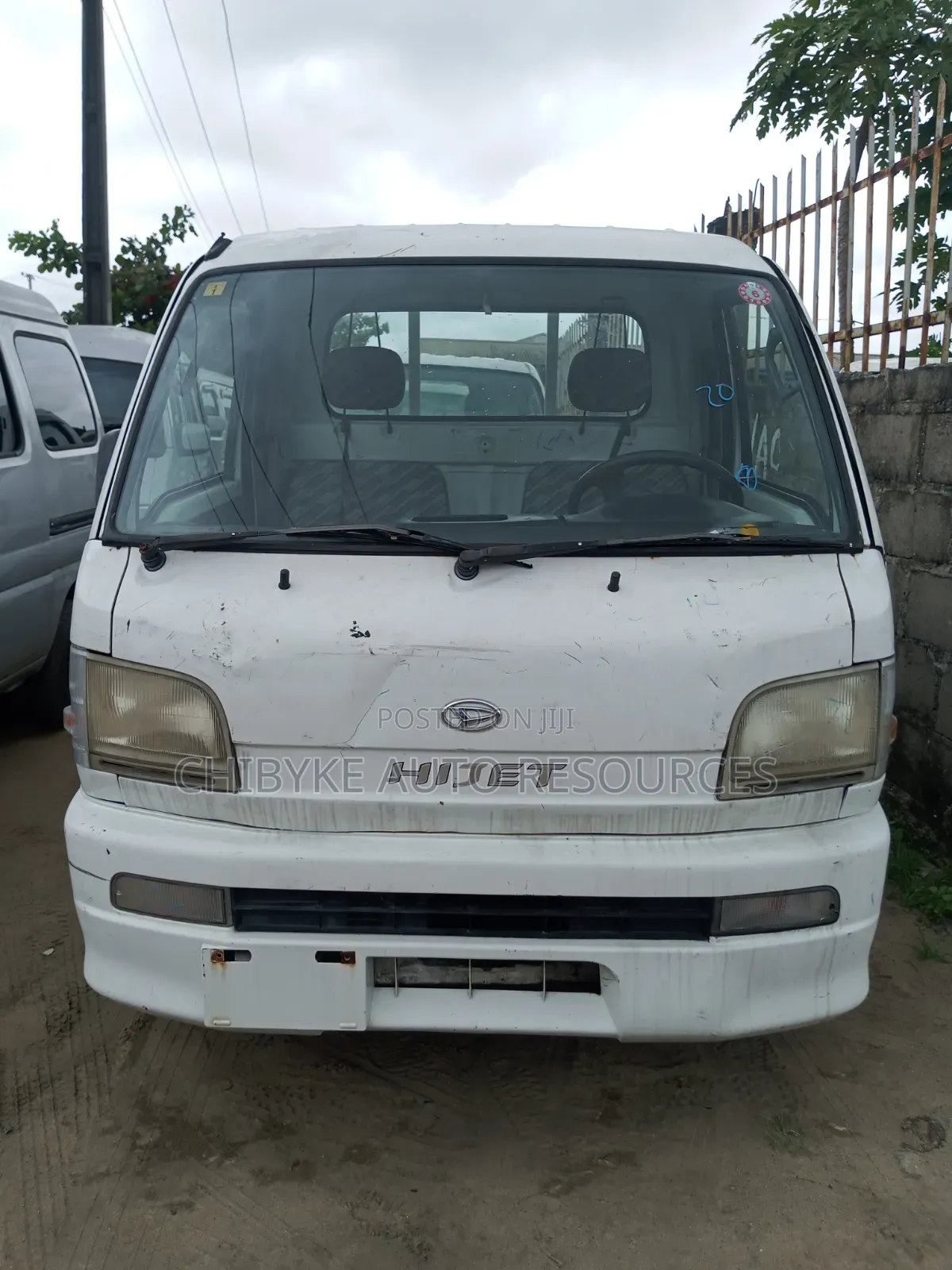 Bus 2004 White