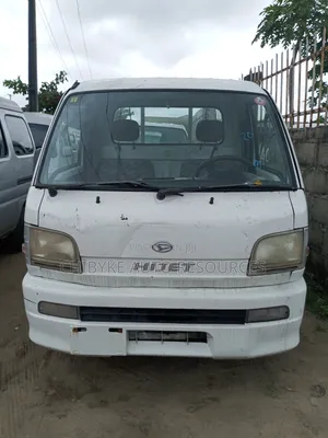 Bus 2004 White