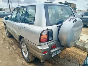 Toyota RAV4 Automatic 2000 Silver