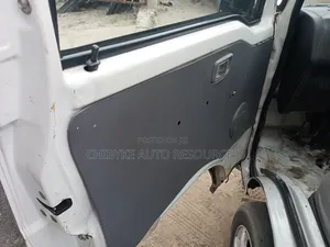 Bus 2004 White