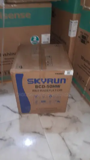 New Skyrun BCD-50HW Mini Fridge | Convenient Storage for Drinks