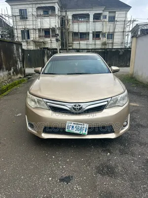 Toyota Camry 2012 Gold
