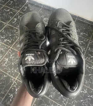 Adidas Sneakers