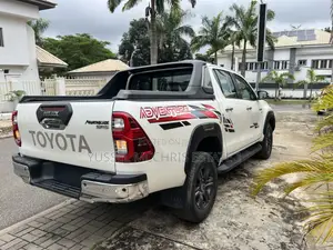 Toyota Hilux 2023 White