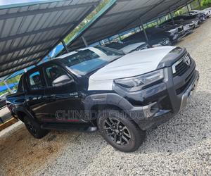New Toyota Hilux 2025 Black