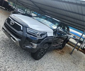 New Toyota Hilux 2025 Black