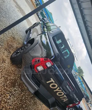 New Toyota Hilux 2025 Black