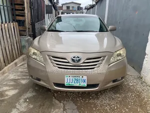 Toyota Camry LE 4dr Sedan (2.4L 4cyl 5A) 2009 Gold