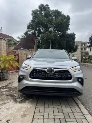 Toyota Highlander XLE 2022 Gray