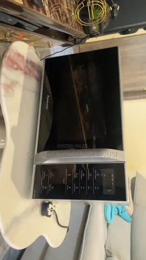 Panasonic Microwave (Model NN-ST34HM, 25L).