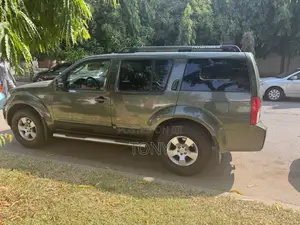 Nissan Pathfinder LE 4x4 2008 Green
