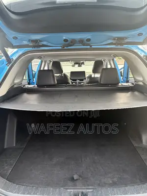 Toyota RAV4 XLE FWD 2019 Blue