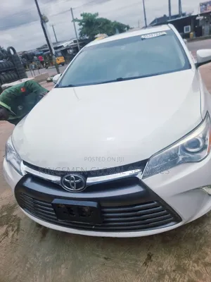 Toyota Camry SE 4dr Sedan (2.5L 4cyl 6A) 2015 White