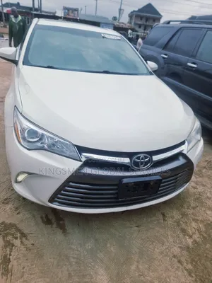 Toyota Camry SE 4dr Sedan (2.5L 4cyl 6A) 2015 White