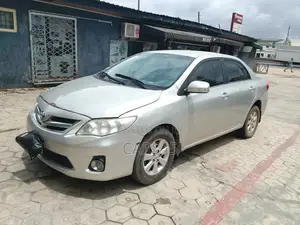 Toyota Corolla 2011 Silver