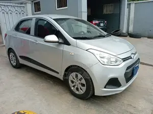 Hyundai Xcent 2015 Silver