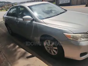 Toyota Camry LE 4dr Sedan (2.5L 4cyl 6AM) 2010 Silver
