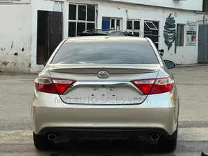 Toyota Camry XLE 4dr Sedan (2.5L 4cyl 6A) 2015 Gold