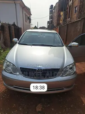 Toyota Camry XLE 4dr Sedan (2.4L 4cyl 5A) 2005 Silver