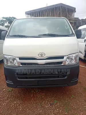 Toyota HiAce 2013 White