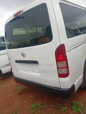 Toyota HiAce 2013 White