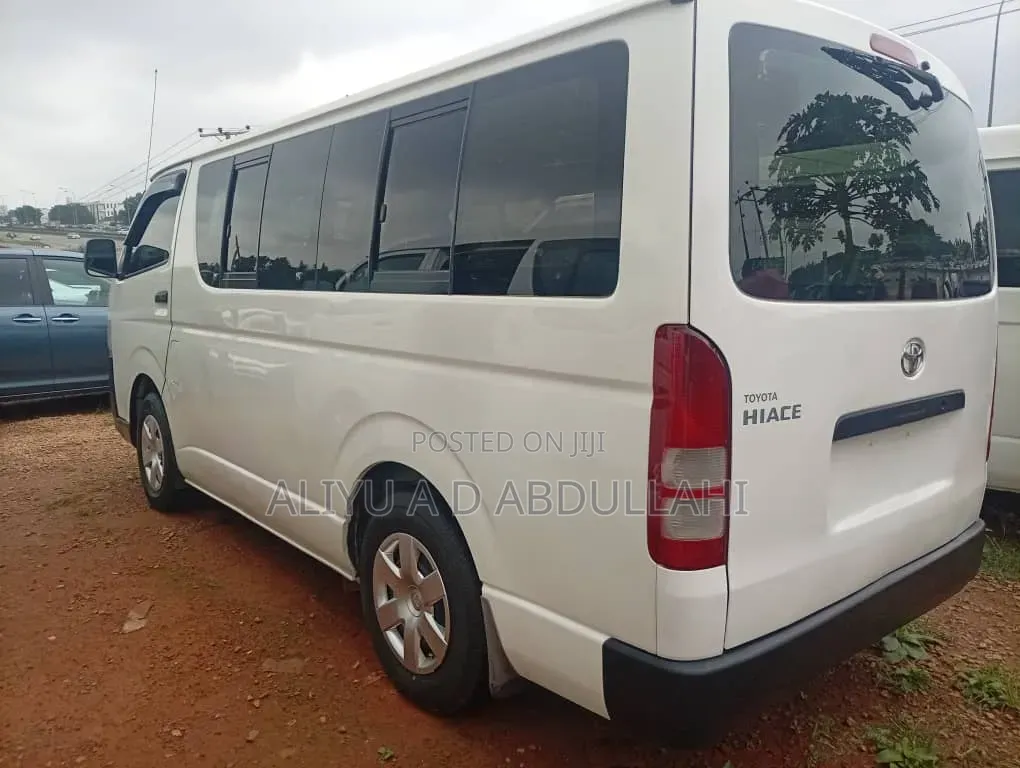 Toyota HiAce 2013 White