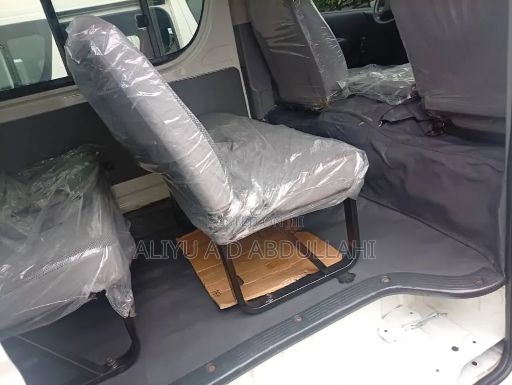 Toyota HiAce 2013 White