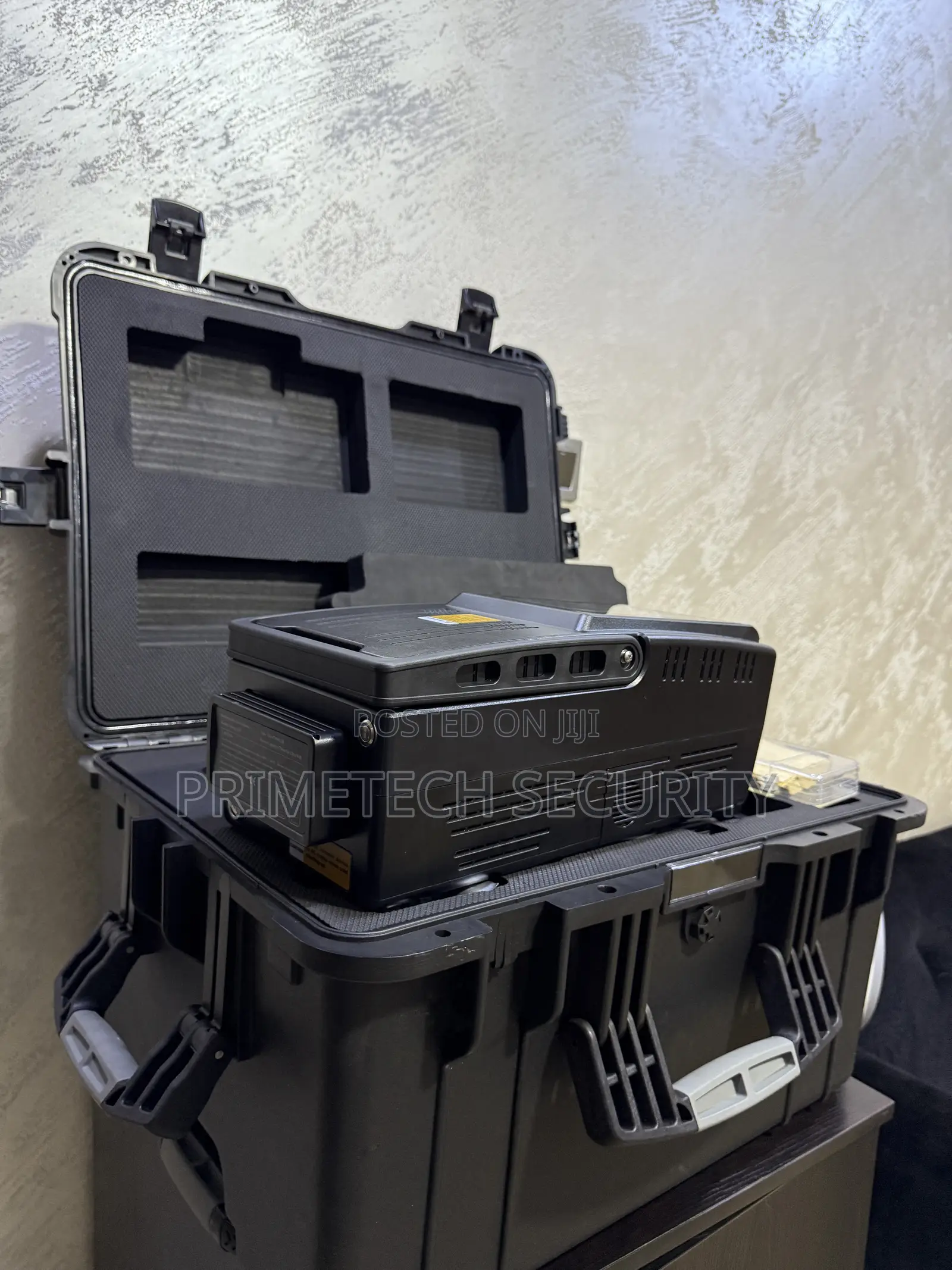 Explosives and Narcostics Detector