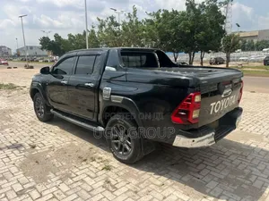 Toyota Hilux 2021 Black