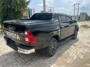 Toyota Hilux 2021 Black