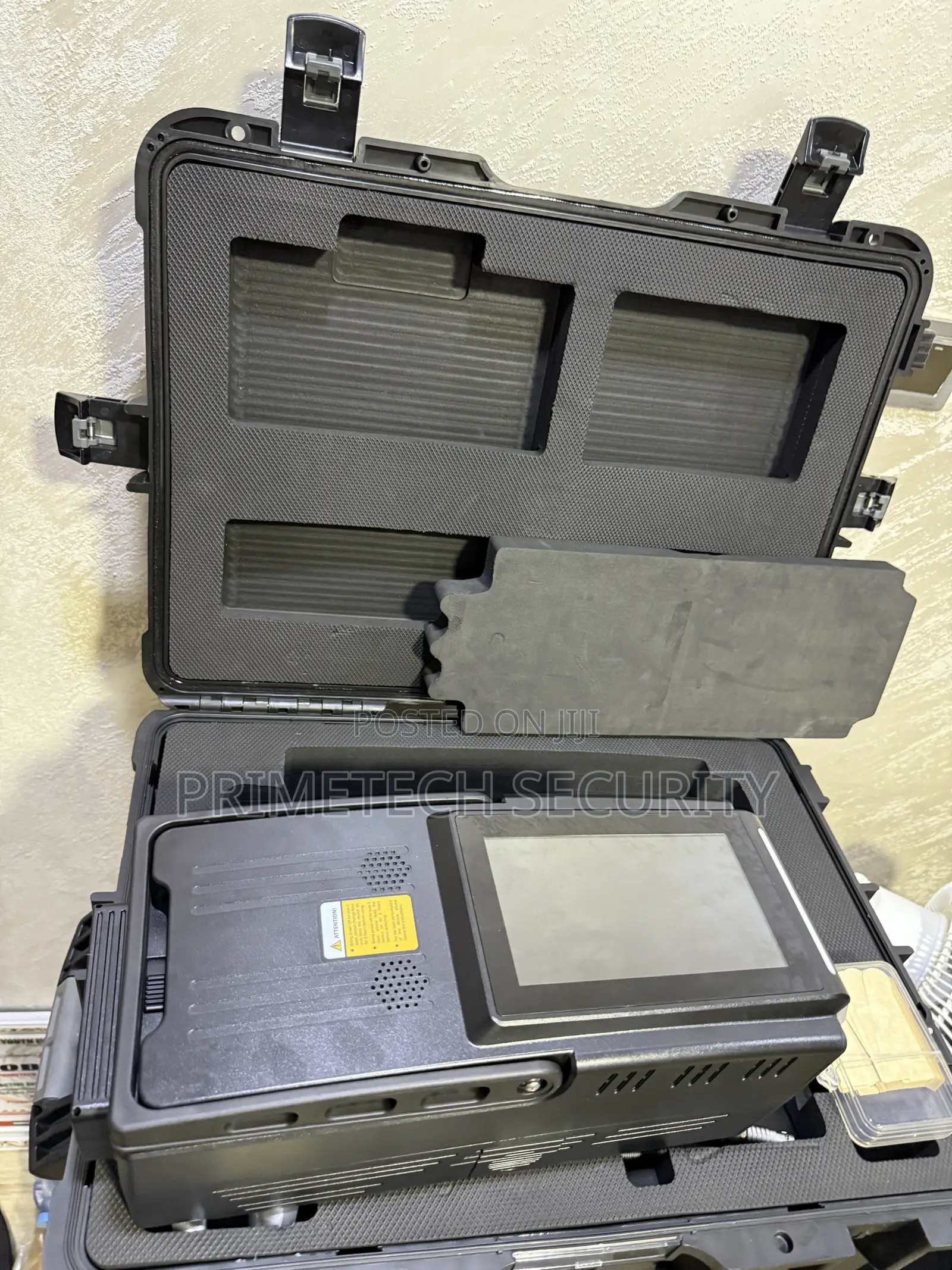 Explosives and Narcostics Detector