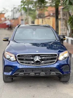 Mercedes-Benz C300 2017 Blue