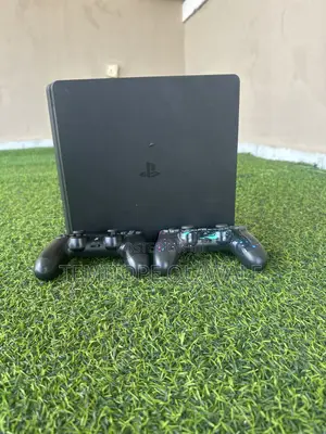 Ps4 Slim With 6games and 2pads