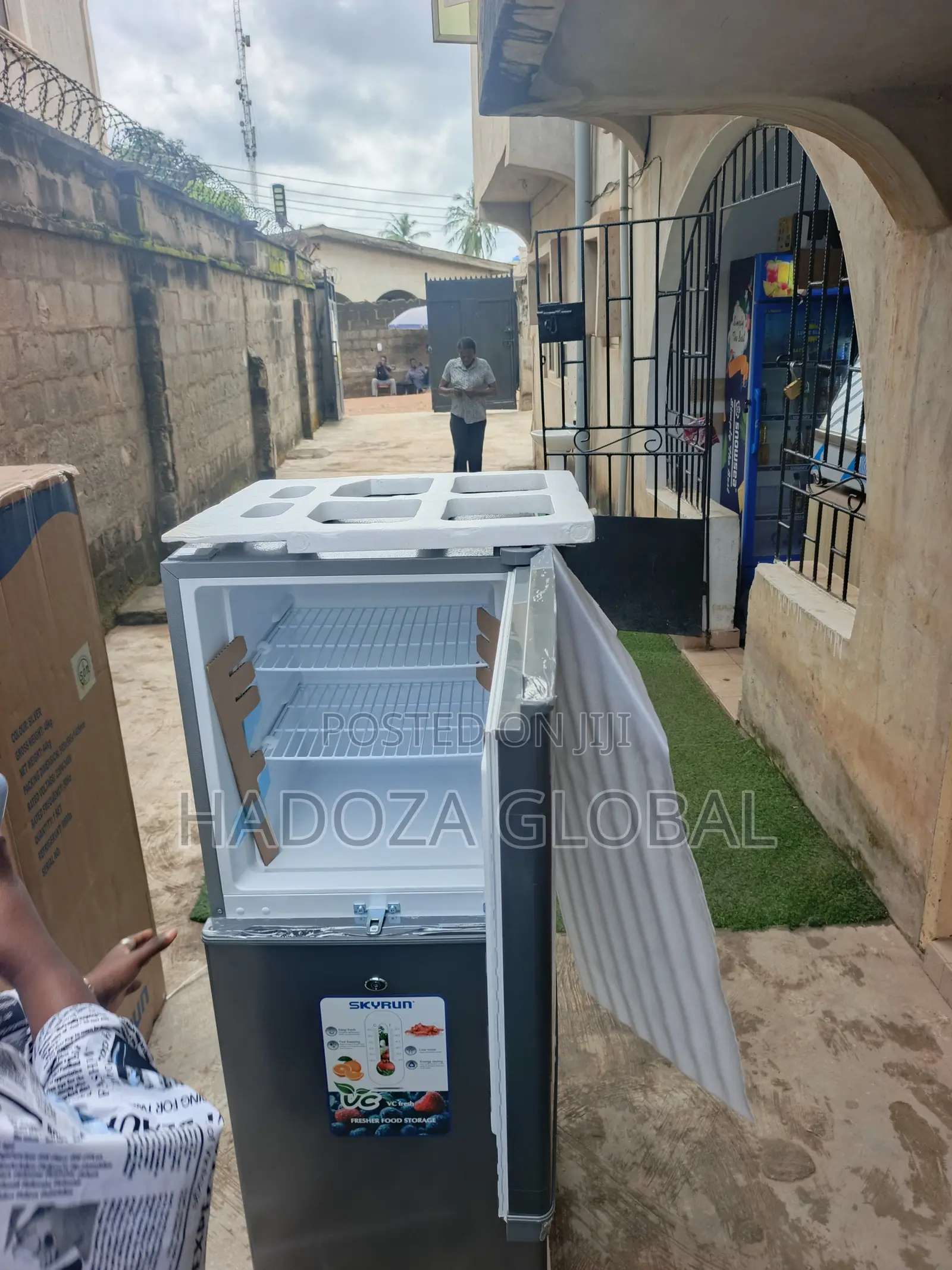 SkyRun Fridge – Household Cooling Appliance