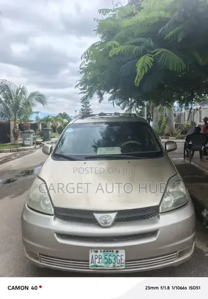 Toyota Sienna 2005 Gold