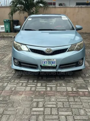 Toyota Camry SE V6 4dr Sedan (3.5L 6cyl 6A) 2013 Blue