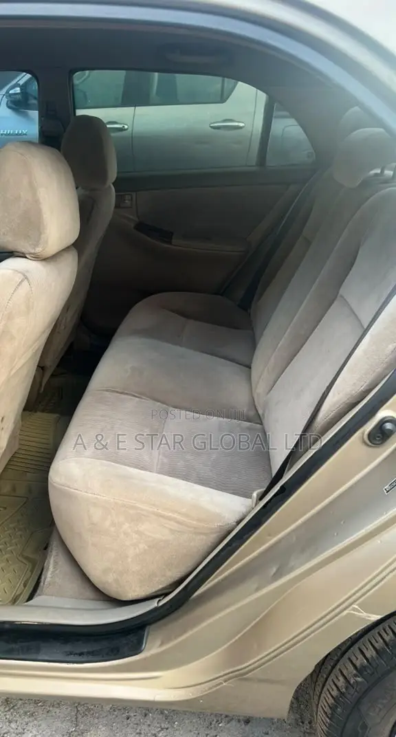 Toyota Corolla LE 2006 Gold