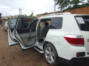 Toyota Highlander Limited 2011 White