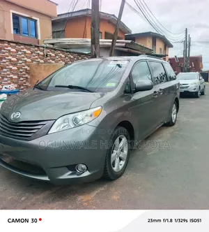 Toyota Sienna LE 7 Passenger 2011 Green