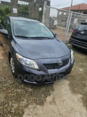 Toyota Corolla Base 4dr Sedan (1.8L 4cyl 5M) 2010 Gray
