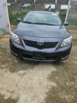 Toyota Corolla Base 4dr Sedan (1.8L 4cyl 5M) 2010 Gray