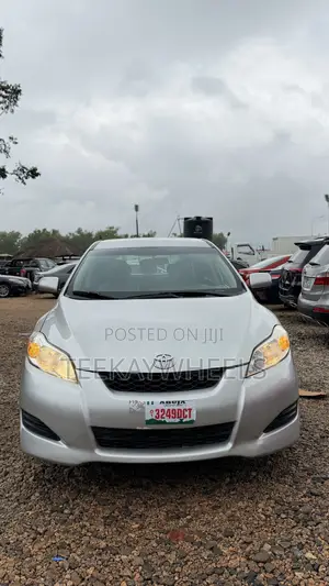 Toyota Matrix Hatchback FWD (1.8L 4cyl 5M) 2009 Silver