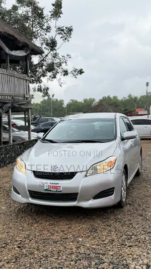 Toyota Matrix Hatchback FWD (1.8L 4cyl 5M) 2009 Silver
