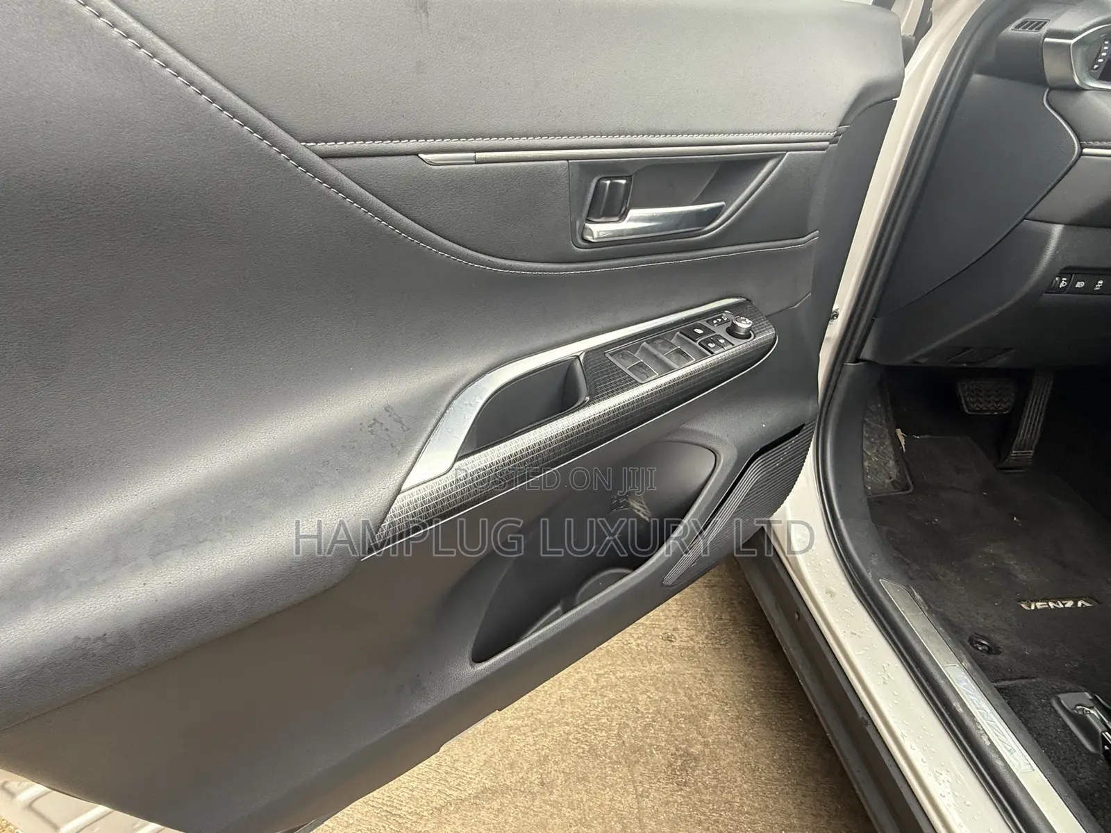 New Toyota Venza 2025 Silver