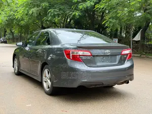 Toyota Camry SE 4dr Sedan (2.5L 4cyl 6A) 2014 Gray