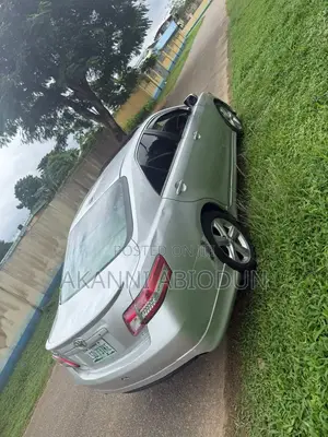 Toyota Camry XLE 4dr Sedan (2.5L 4cyl 6A) 2011 Silver