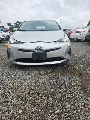Toyota Prius 4dr Hatchback (1.8L 4cyl gas/electric hybrid CVT) 2016