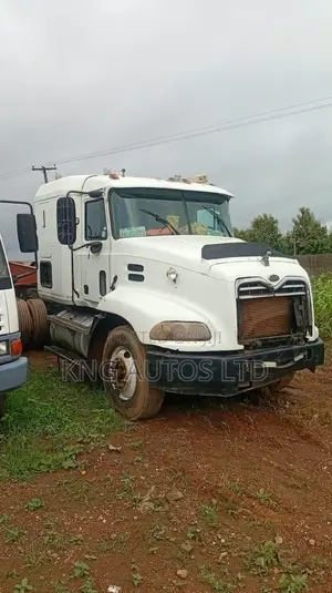 Mack Vision Lowbed 2004 White